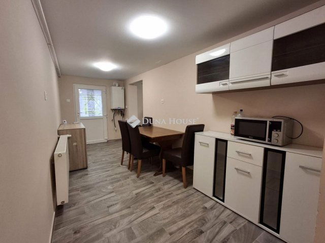 Eladó sorház, Karcagon, Táncsics Mihály körúton 17.5 M Ft