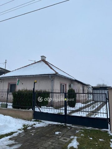 Eladó családi ház, Ajkán 49 M Ft, 2+1 szobás