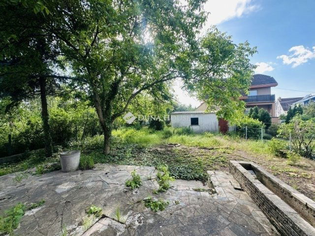 Eladó családi ház, Nyergesújfaluban 65.9 M Ft, 6 szobás