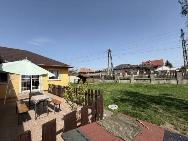 Eladó ikerház, Érden 99.9 M Ft, 5 szobás / költözzbe.hu