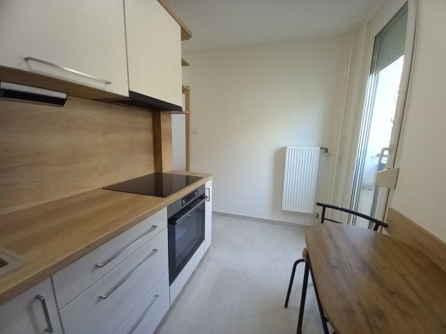 Kiadó panellakás, albérlet, Pécsett, Váci Mihály utcában