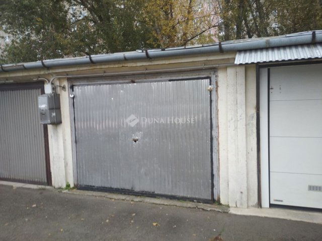 Eladó garázs, Budapesten, XVIII. kerületben 11.9 M Ft