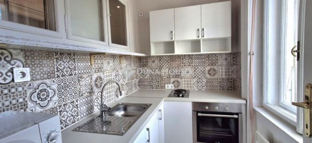 Eladó téglalakás, Budapesten, I. kerületben 82.9 M Ft, 1 szobás