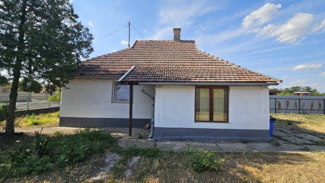 Eladó családi ház, Jászteleken 13.5 M Ft, 2 szobás