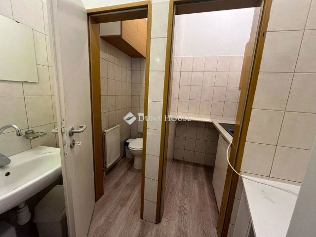 Eladó üzlethelyiség, Budapesten, III. kerületben 73.5 M Ft