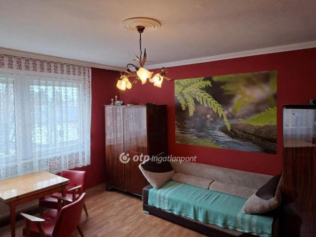 Eladó panellakás, Hajdúnánáson 29.9 M Ft, 1 szobás