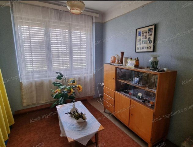 Eladó családi ház, Tabdin 17.5 M Ft, 2+1 szobás