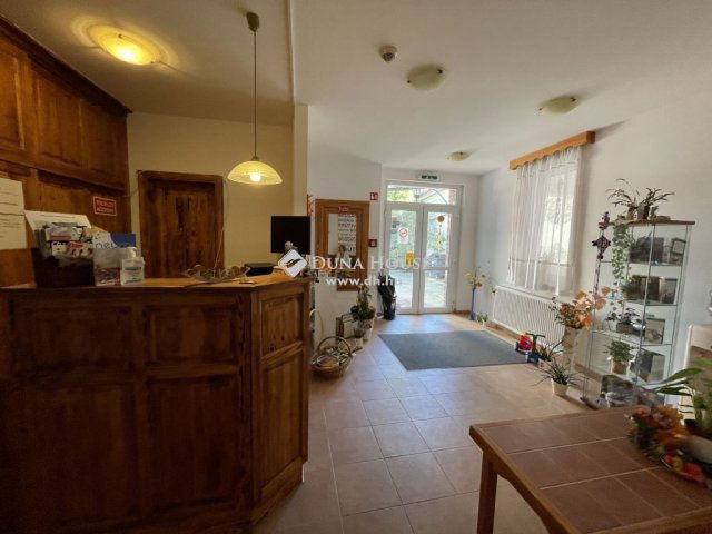 Eladó családi ház, Sárváron 325 M Ft, 13 szobás
