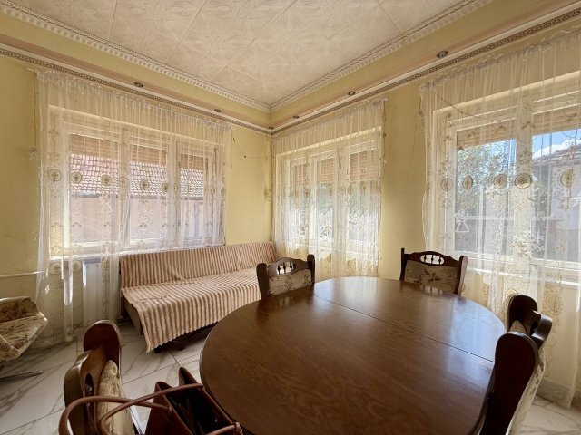 Eladó családi ház, Jászkisérén 16.5 M Ft, 5 szobás