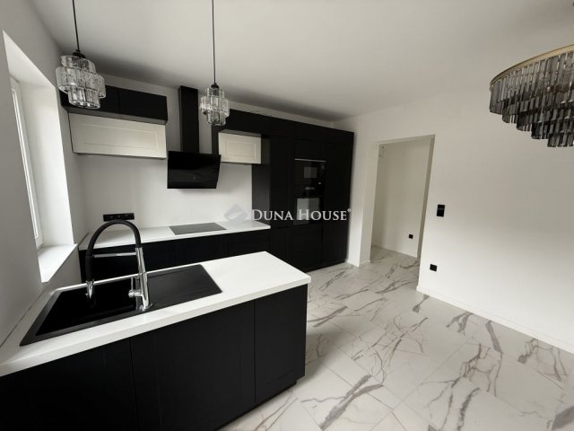 Eladó családi ház, Budapesten, XV. kerületben 168 M Ft, 4 szobás