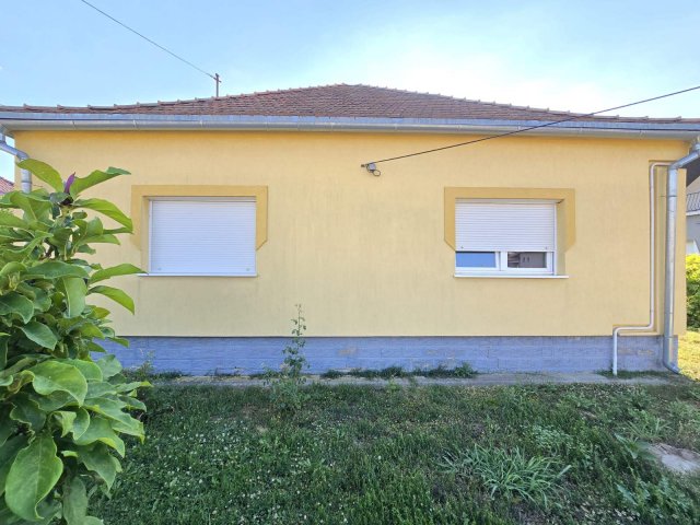Eladó családi ház, Sásdon 27.8 M Ft, 3 szobás