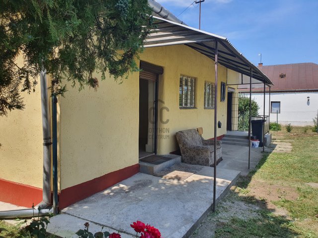 Eladó családi ház, Komorón 16.5 M Ft, 2 szobás