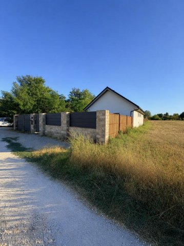 Eladó családi ház, Tatán 119.9 M Ft, 4 szobás