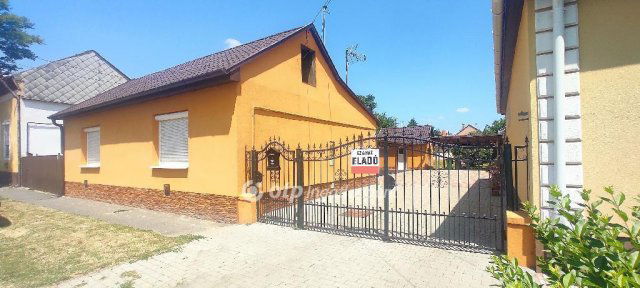 Eladó családi ház, Hajdúszoboszlón 74 M Ft, 4 szobás