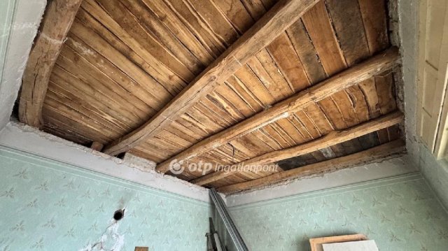 Eladó családi ház, Pápán 34.9 M Ft, 2+1 szobás