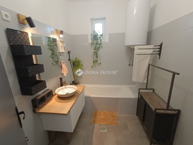 Eladó családi ház, Kecskeméten 89.9 M Ft, 5 szobás