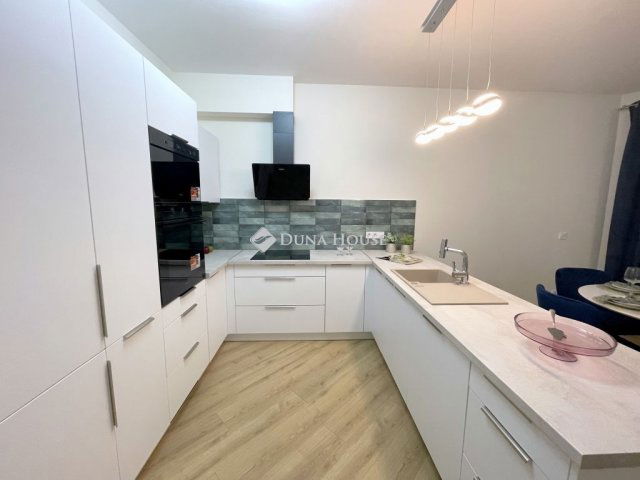 Eladó téglalakás, Kecskeméten 119.9 M Ft, 4 szobás