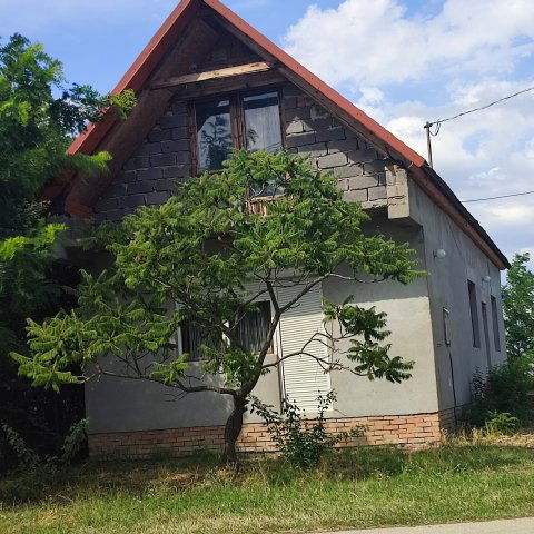 Eladó családi ház, Kiszomboron 34.9 M Ft, 3 szobás