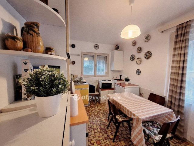 Eladó téglalakás, Tihanyban 152 M Ft, 1 szobás