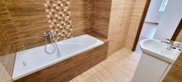 Eladó téglalakás, Bicskén 63.4 M Ft, 4 szobás