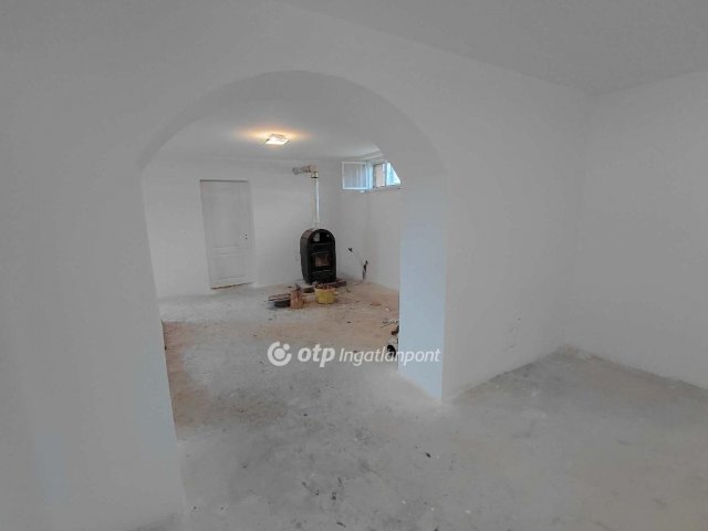 Eladó családi ház, Orosházán 19.5 M Ft, 2 szobás