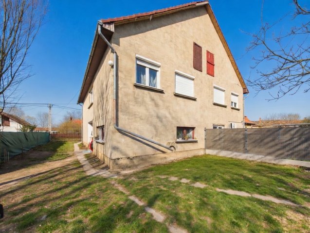 Eladó ikerház, Hosszúpályin, Nefelejcs utcában 39.9 M Ft