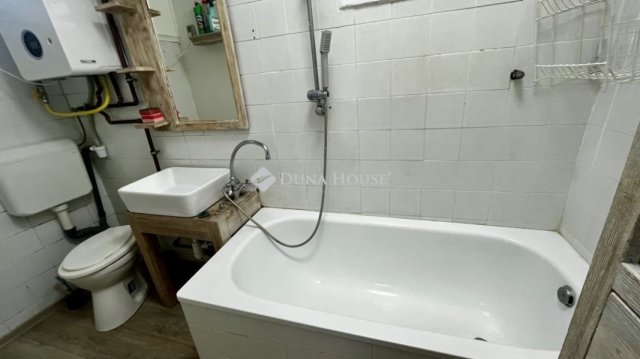 Eladó téglalakás, Szombathelyen 41 M Ft, 3 szobás