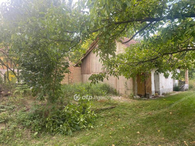 Eladó családi ház, Bébén 19.9 M Ft, 2 szobás