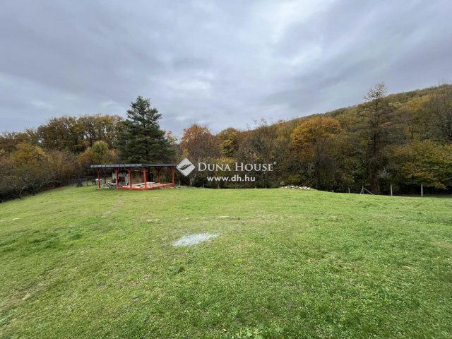 Eladó családi ház, Komlón 109 M Ft, 6 szobás