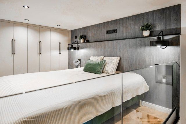 Eladó téglalakás, Budapesten, VII. kerületben 158 M Ft, 4 szobás