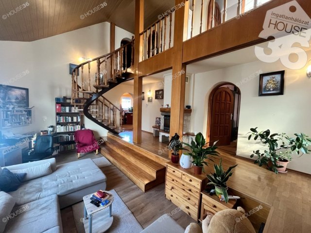 Eladó családi ház, Kecskeméten 127.9 M Ft, 7 szobás