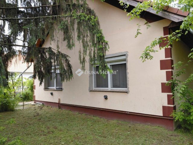 Eladó családi ház, Pakson 34.9 M Ft, 3 szobás