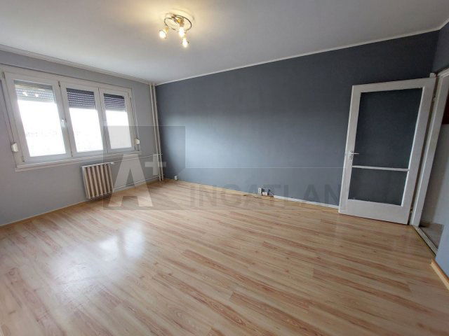 Eladó panellakás, Szegeden 63 M Ft, 3 szobás