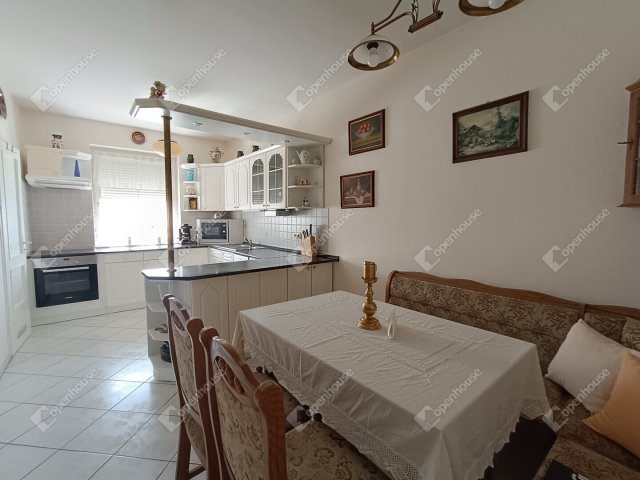 Eladó családi ház, Sopronban 119 M Ft, 7 szobás