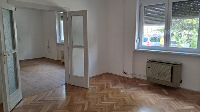 Eladó téglalakás, Szolnokon 34 M Ft, 2 szobás