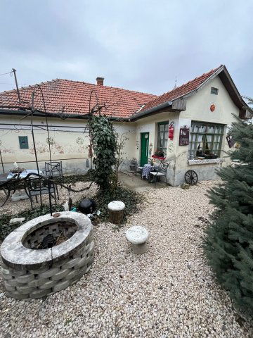 Eladó üzlethelyiség, Tarcalon 37.9 M Ft, 8 szobás