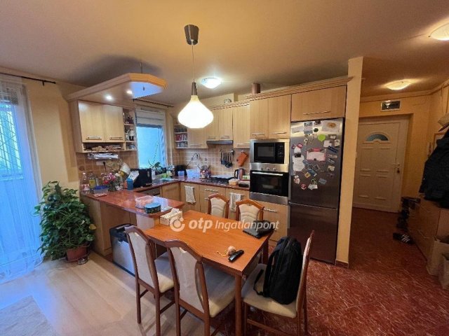 Eladó téglalakás, Szegeden 72.99 M Ft, 1+2 szobás