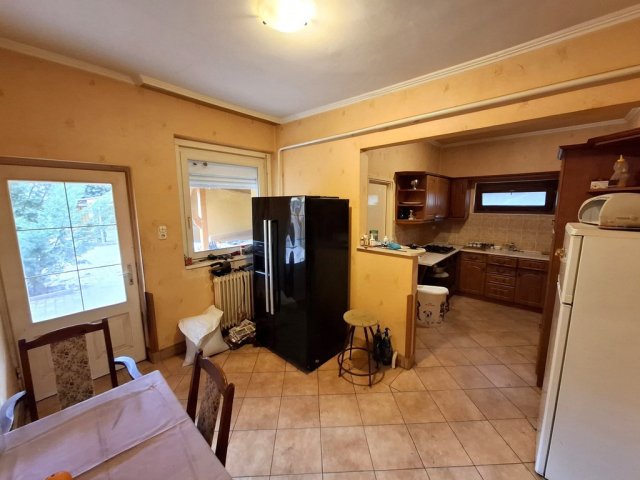 Eladó családi ház, Dánszentmiklóson 58.5 M Ft, 3 szobás