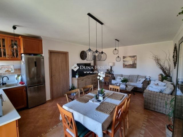 Eladó téglalakás, Veszprémben 79.99 M Ft, 2+3 szobás