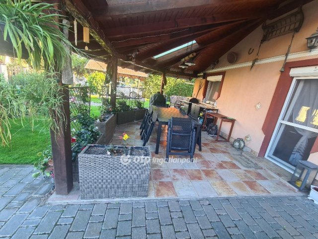 Eladó családi ház, Alsónémediben 169.9 M Ft, 7 szobás