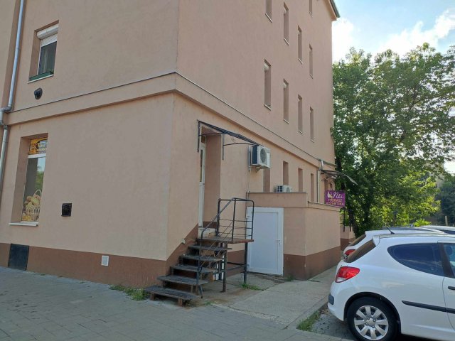 Kiadó üzlethelyiség, Szolnokon 180 E Ft / hó, 1 szobás