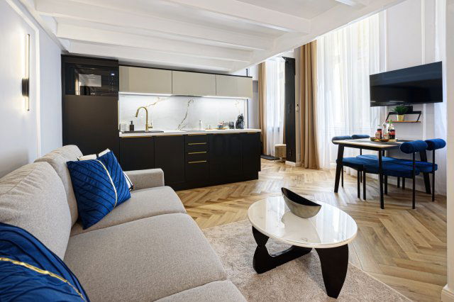 Eladó téglalakás, Budapesten, VI. kerületben, Liszt Ferenc téren