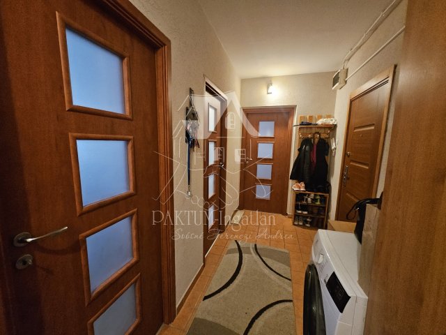 Eladó panellakás, Szolnokon 32.9 M Ft, 1+2 szobás