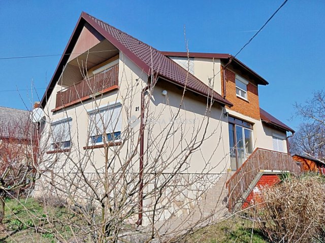 Eladó családi ház, Ászáron 74.5 M Ft, 4 szobás
