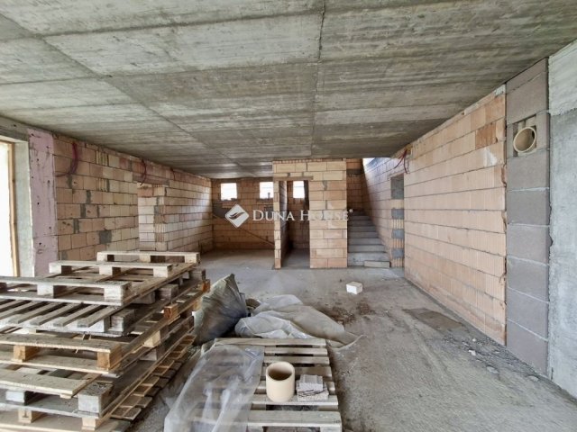 Eladó családi ház, Mohácson 54.99 M Ft, 8 szobás