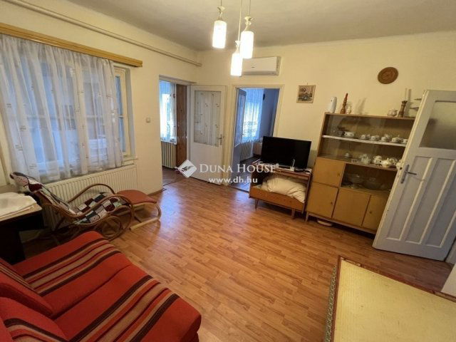 Eladó családi ház, Várpalotán 21.99 M Ft, 3 szobás