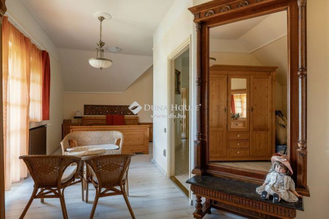 Eladó családi ház, Debrecenben 365 M Ft, 5 szobás