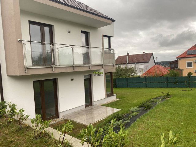 Eladó téglalakás, Sopronban 93.5 M Ft, 3 szobás