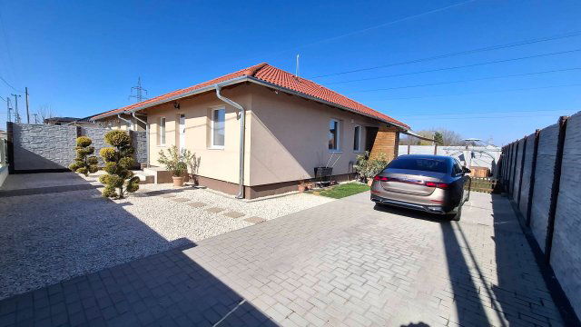 Eladó családi ház, Taksonyon 99.9 M Ft, 5 szobás