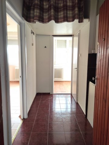 Eladó panellakás, Tatabányán 31.9 M Ft, 1+1 szobás